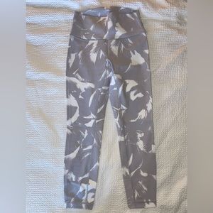 Lululemon Wunder Under Luxtreme 25” Size 6 Legging